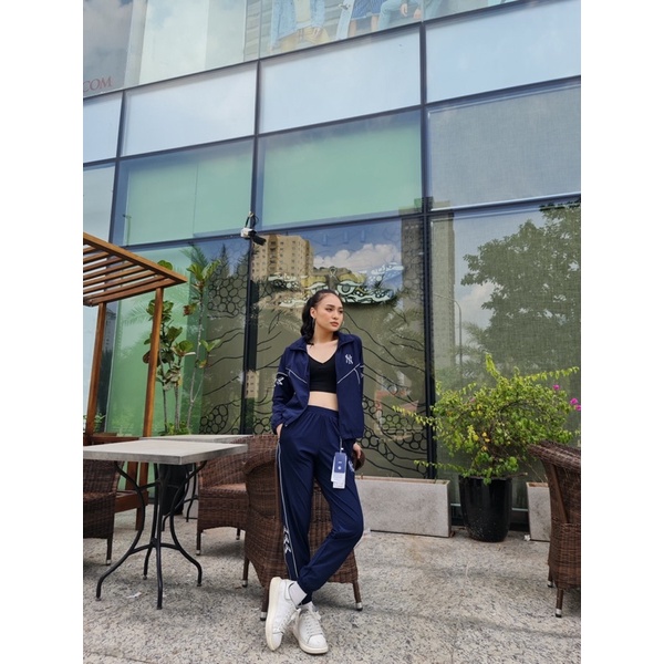 Set bộ gió nữ xanh than 2 lớp ÁO LÓT LƯỚI N//Y, LƯNG SAU IN, NGỰC THÊU VIỀN. LOGO,KHOÁ TÚI QUẦN.
