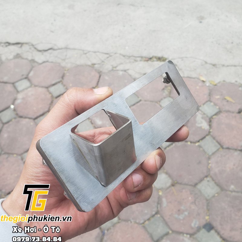 Ốp inox bảo vệ Camera sau xe Mazda 3 2020