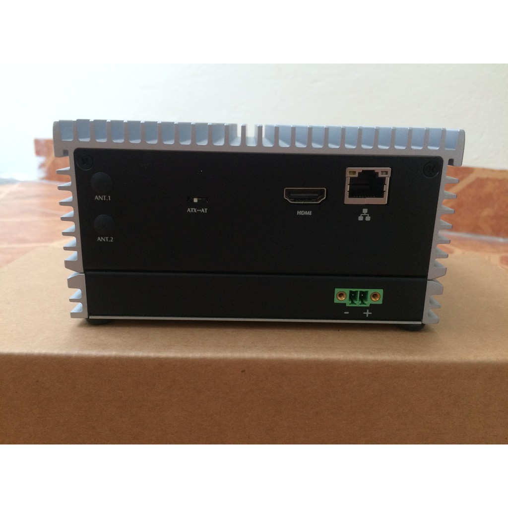 Máy tính công nghiệp eBox565-500-FL-6100U | BigBuy360 - bigbuy360.vn