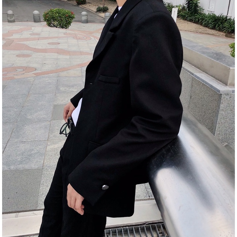 Áo vest đen nút kim loại