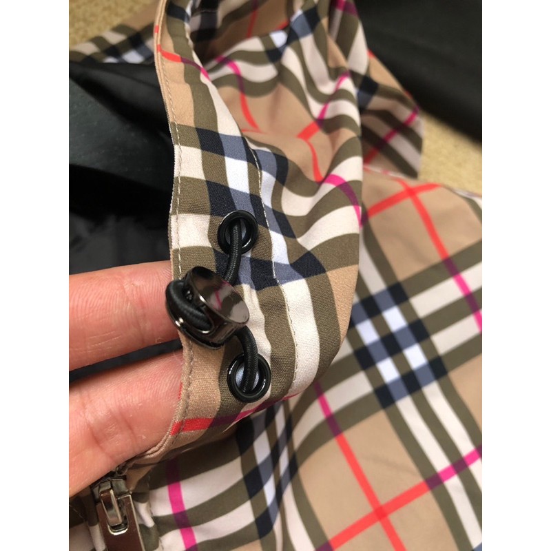 áo khoác khoá kéo mũ đội xuân hè kẻ sọc ngang dọc burberry bbr