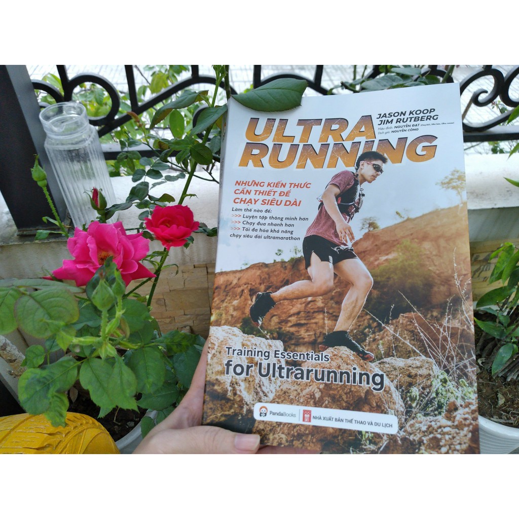 Sách - ULTRARUNNING: Những kiến thức cần thiết để chạy siêu dài - Pandabooks - Sách chạy trail | BigBuy360 - bigbuy360.vn