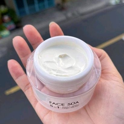 KEM FACE SỮA CÔ GÁI NÚI