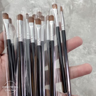 Cọ tém lông mày