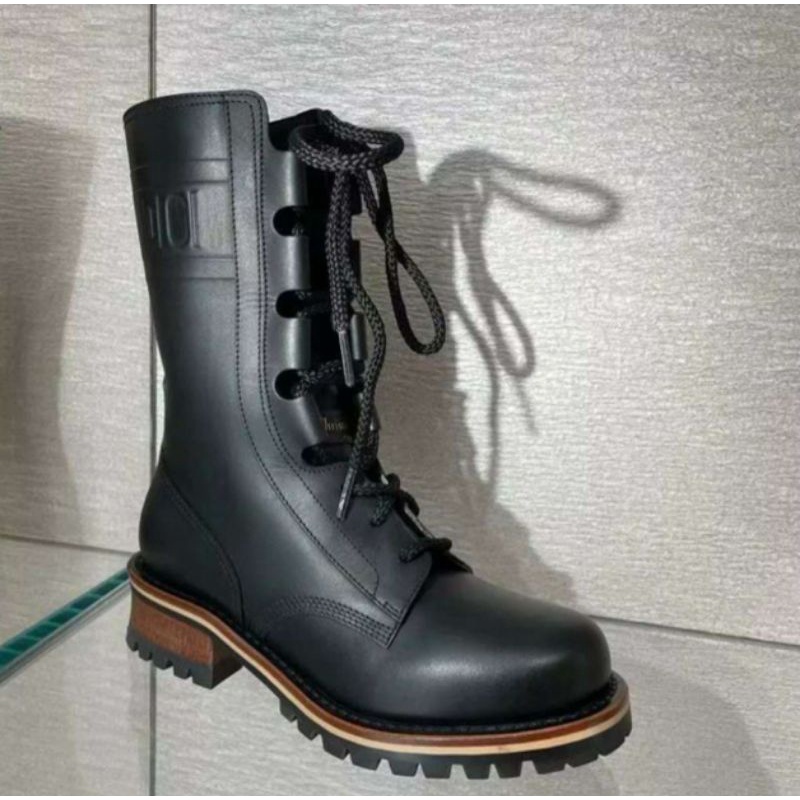 Boots da Diorr chiến binh buộc dây đen kem