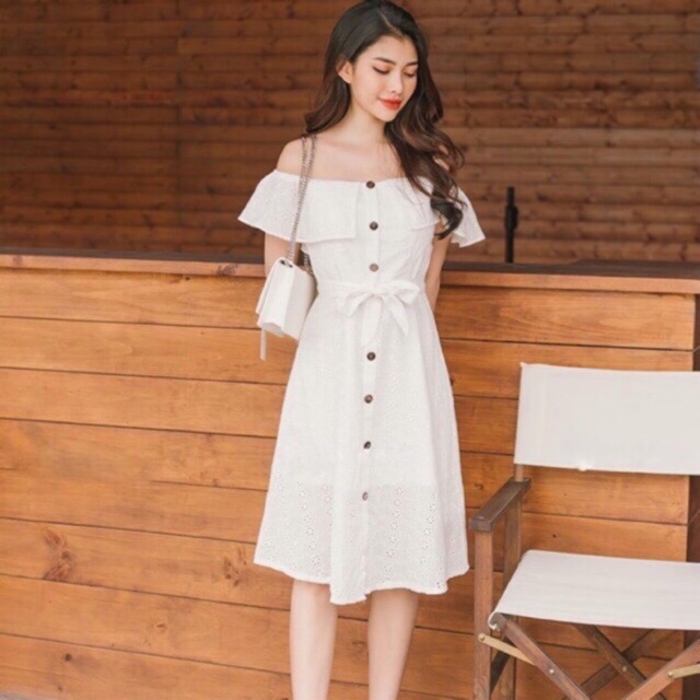 Váy trắng trễ vai chất vải kate đục lỗ
