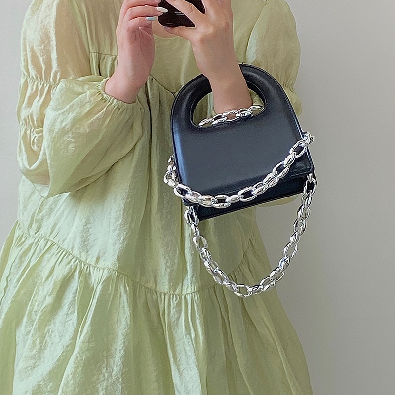 Túi Đeo Chéo Hình Tròn Nhỏ Màu Đen Thời Trang Xuân Hè 2022 Dễ Phối Đồ