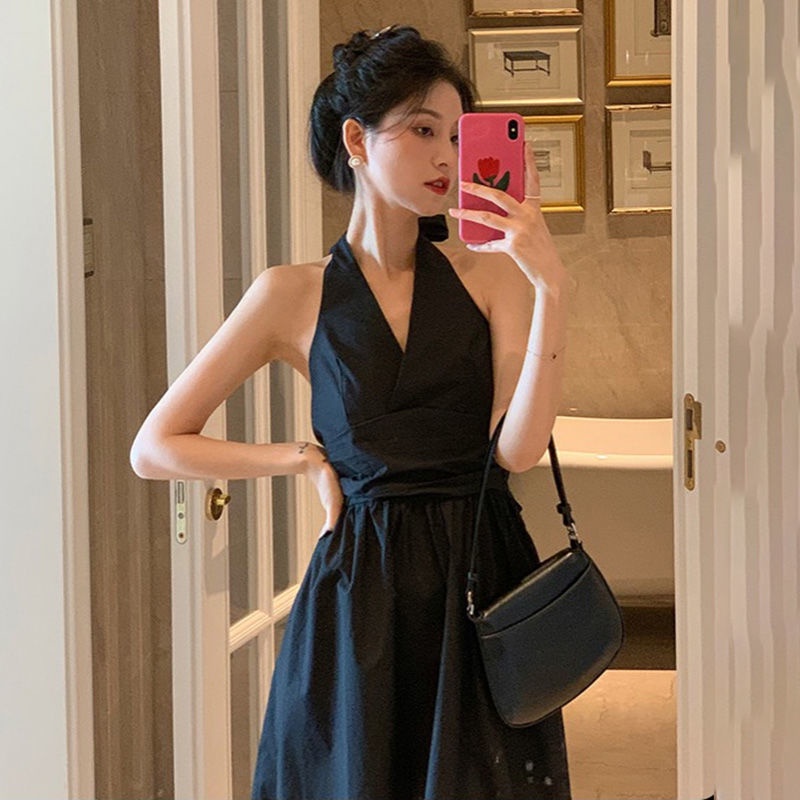 Váy đen phối dây treo không tay nữ ngọt ngào tính khí nhẹ nhàng sang trọng