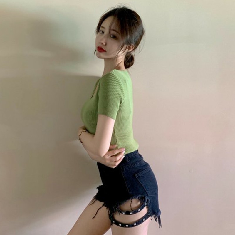 Áo thun tay ngắn cổ V màu trơn xinh xắn cho nữ | BigBuy360 - bigbuy360.vn