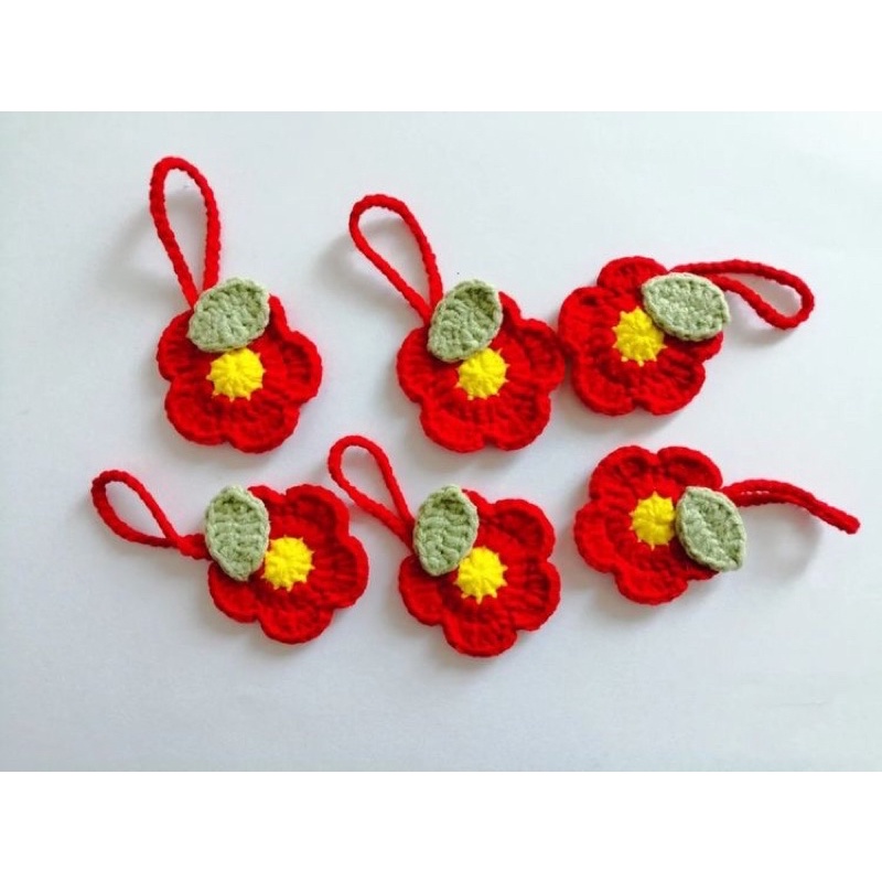 Móc khoá len hoa đỏ