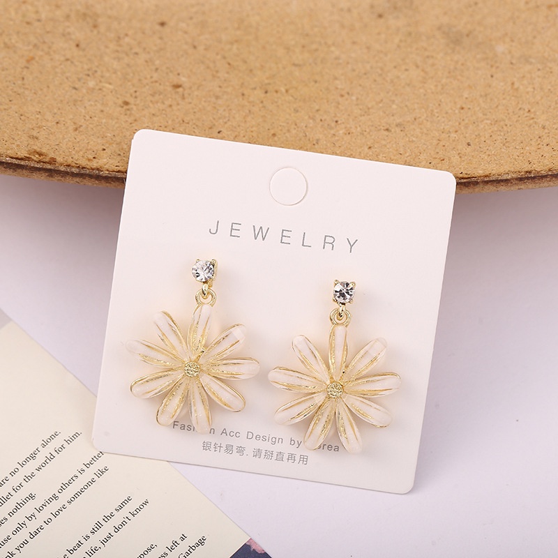 Bông Tai Hình Hoa Cúc Xinh Xắn Thời Trang Dành Cho Nữ