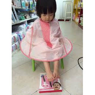 ÁO CHOÀNG CẮT TÓC CHO BÉ CÓ KHAY HỨNG