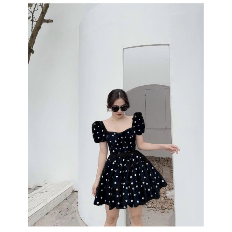 Đầm hoa đen tầng siêu cưng