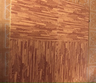 4 tấm thảm xốp vân gỗ(60*60*1cm)có thanh ráp tường