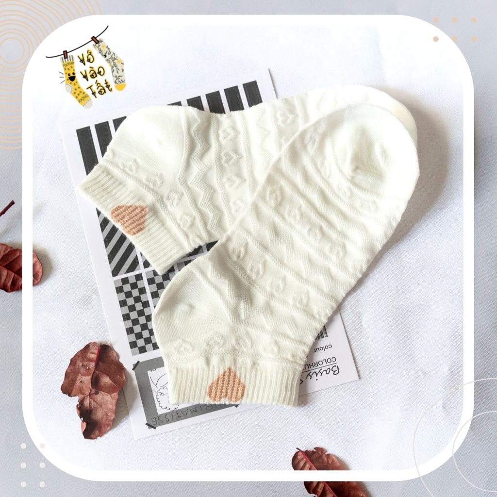 TẤT VỚ NỮ CỔ NGẮN HỌA TIẾT GÂN NỔI TRẮNG KEM