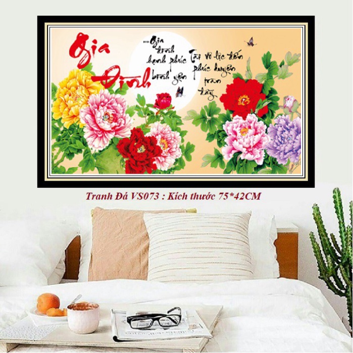 Tranh đính đá gia đình KT:75x42cm. Tranh gắn đá chưa gắn.