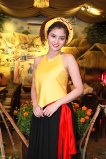 Yếm đào nữ