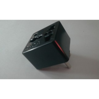 ổ cắm nối đa năng2 chân ra 3 chân chui tròn phi5 LIOA