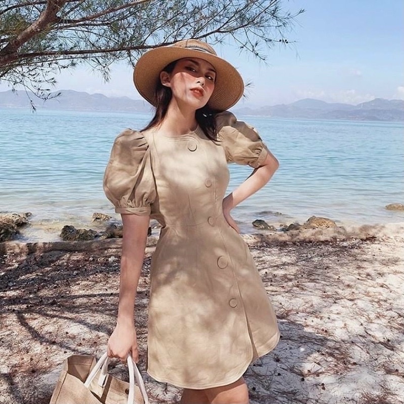 Đầm tiểu thư công sở du lịch tay phồng nút bọc dáng ngắn
