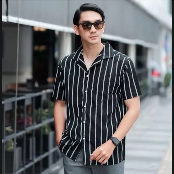 Áo Sơ Mi Nam Ngắn Tay Sọc Dọc Trắng Đen