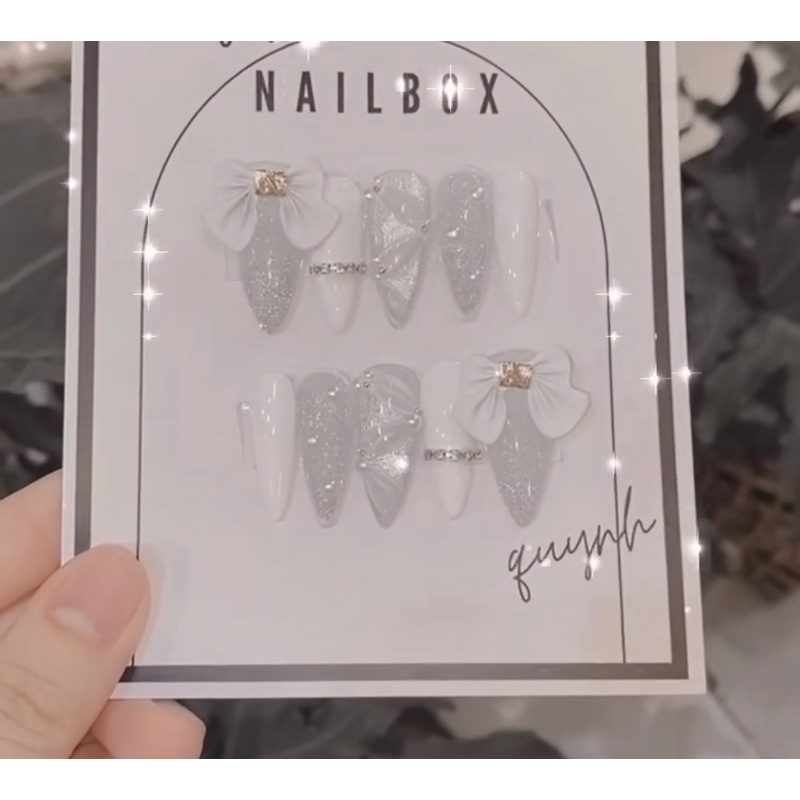 Móng úp thiết kế màu trắng c073 đính nơ mắt mèo kim cương siêu sáng cebi.nailbox