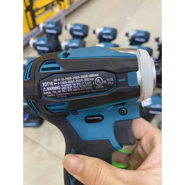 Máy bắt vít dùng pin Makita XDT19 hàng Usa