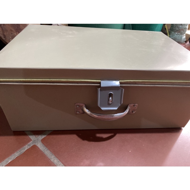 Hòm tôn 30 x 48 x 19cm loại dày đẹp