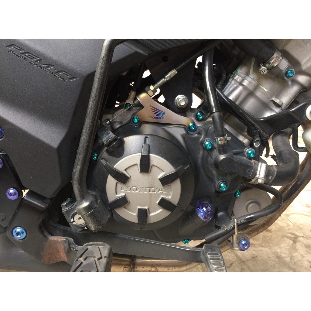 Ốc lốc máy Winner , Sirus chất liệu Titan Gr5