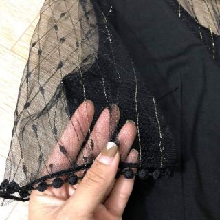 VÁY ĐEN DÁNG A CỔ TAG PHỐI LƯỚI NƠ CỔ