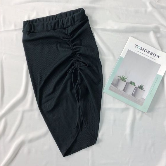 CHÂN váy xẻ tà kiểu rút dây 1 bên