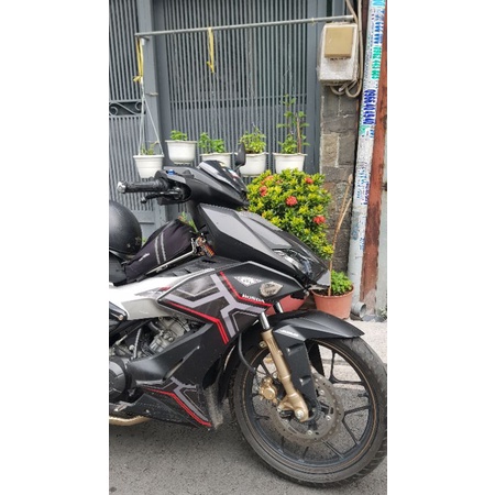 Cánh chắn gió WINNER X đen không đèn