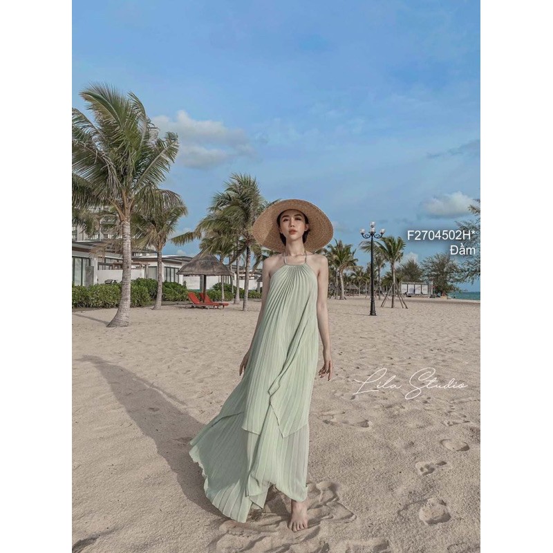 Đầm maxi tầng dập ly cổ yếm hở lưng