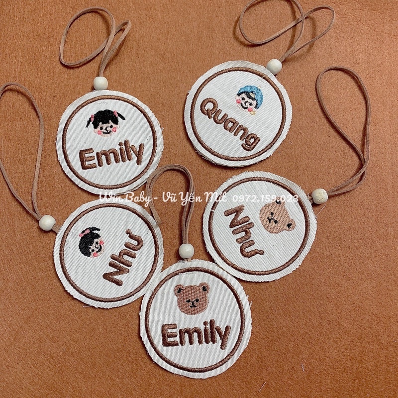 Nametag tròn thêu tên theo yêu cầu style Hàn Quốc