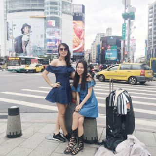 Đầm trễ vai denim Lush
