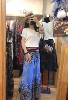 Áo thun trắng trơn lửng cổ tròn