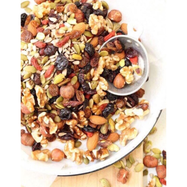 Hạt mix tổng hợp trái cây sấy hữu cơ Nature's Garden Trail Mix Snack Packs