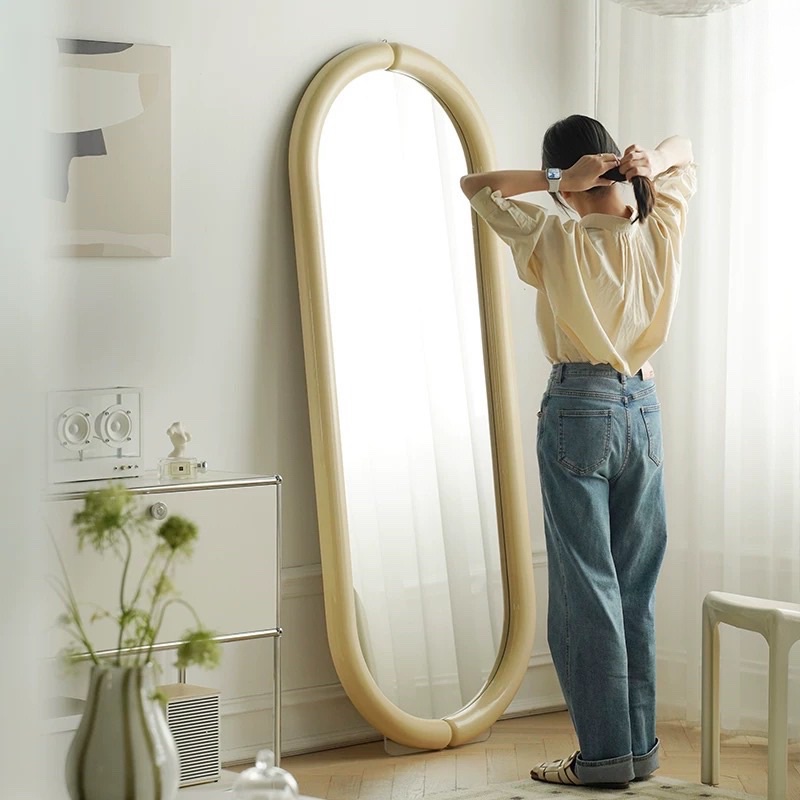 Gương để sàn trang trí phòng, studio phong cách Bắc Âu