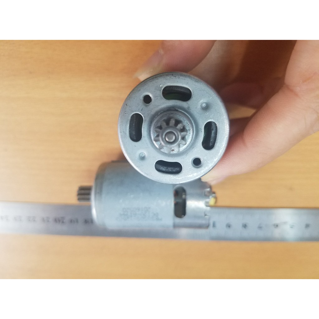 Xuongpinoto Động cơ xe điện trẻ em 550 kèm bánh răng kim loại 10 răng điện áp 12V,hàng mới 100%