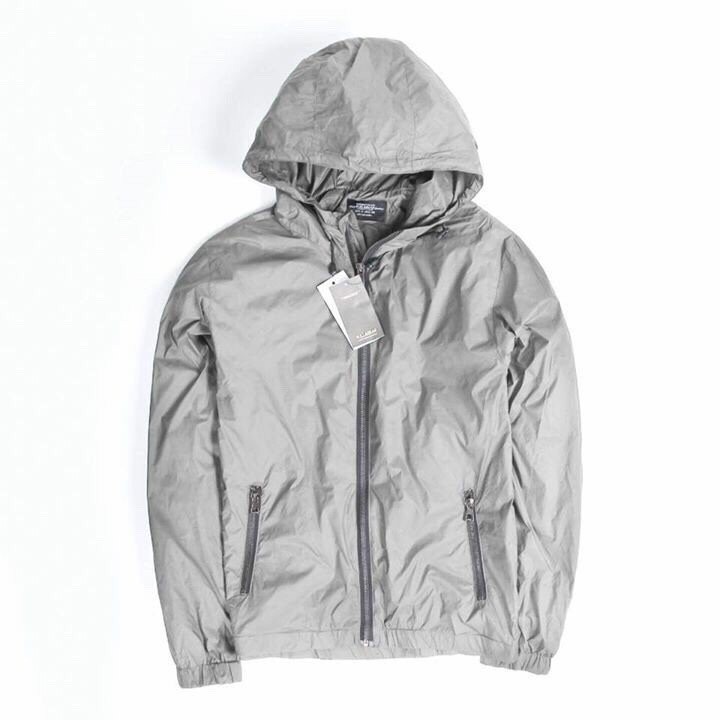 Áo khoác dù Pull and Bear