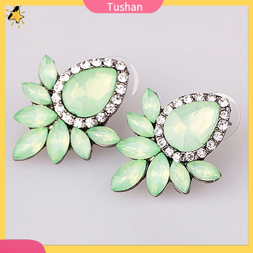 Đôi bông tai hình hoa đính đá thời trang