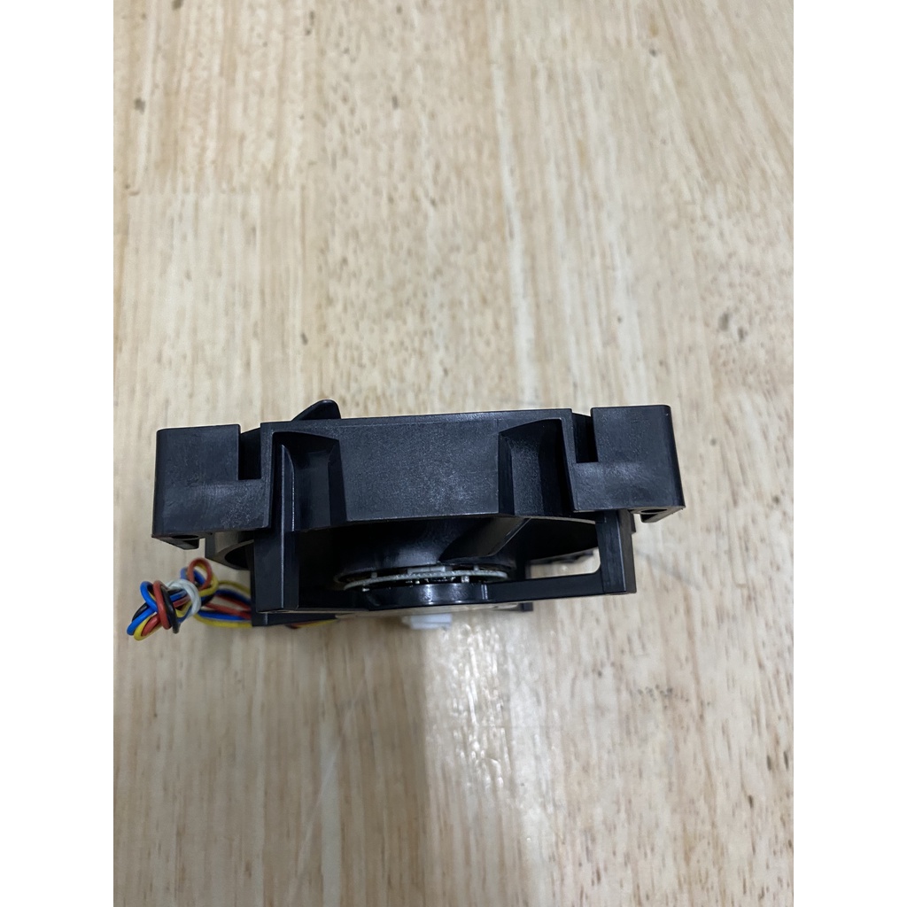 QUẠT TỦ LẠNH TOSHIBA DC : 14V, 0.16A, 4 DÂY 9x9 CM PHƯỚC MÃI