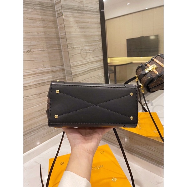 Túi xách LV size 22cm