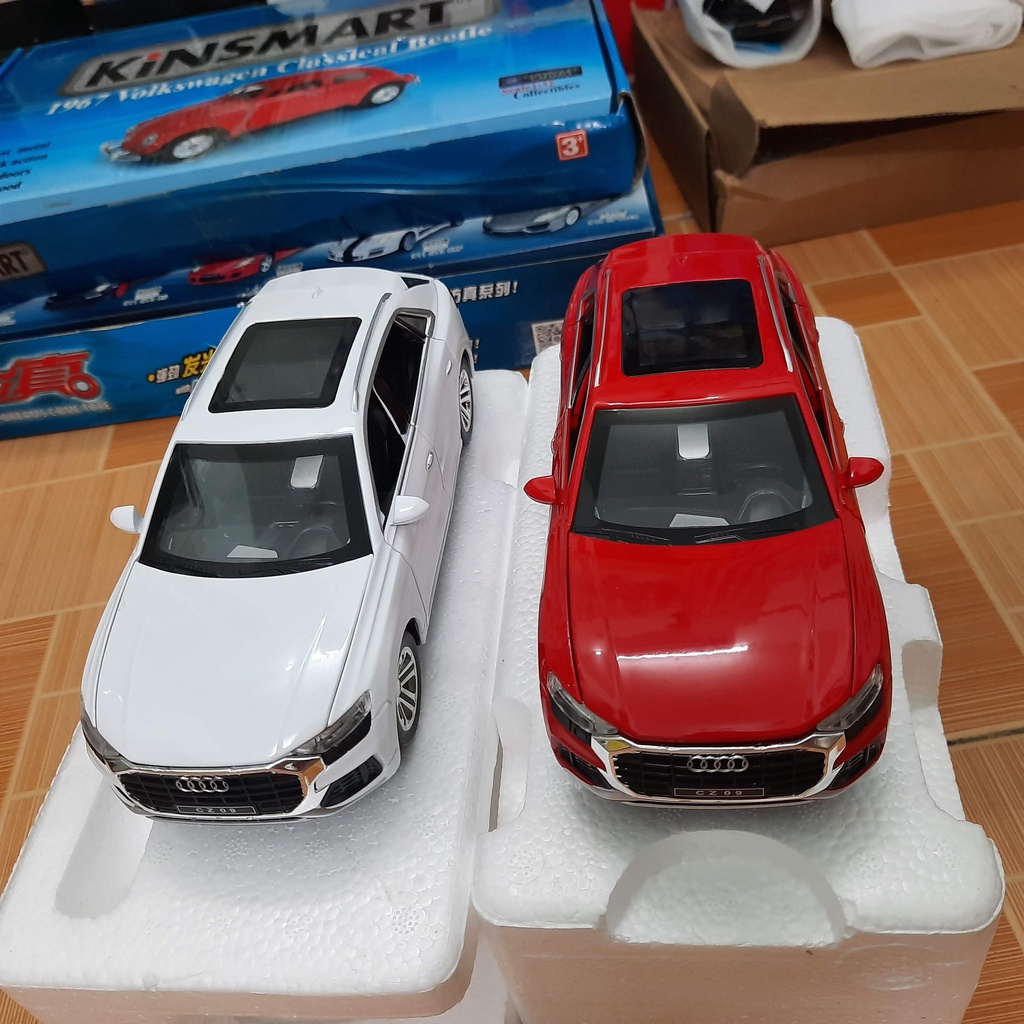 Xe mô hình ô tô Audi Q8 tỉ lệ 1:24 bằng kim loại - Xe đồ chơi trẻ em bằng hợp kim có âm thanh và đèn