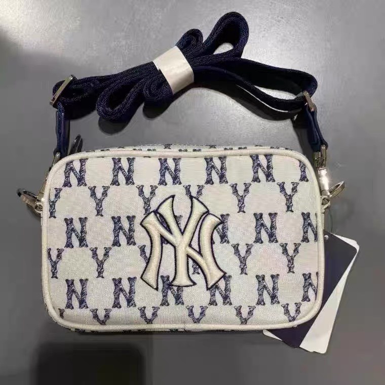 Túi đeo chéo MLB Monogram Crayon New York Yankees