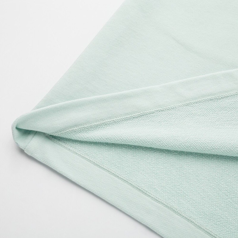 Áo nỉ nữ dáng dài dễ thương của Uniqlo