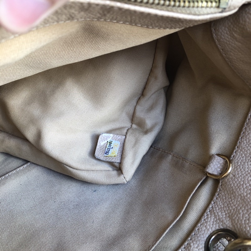 Túi chuẩn si. Túi qua sử dụng. Khách vui lòng xem hình nếu muốn biết thêm thông tin sản phẩm mời khách vô chat . Thanks.