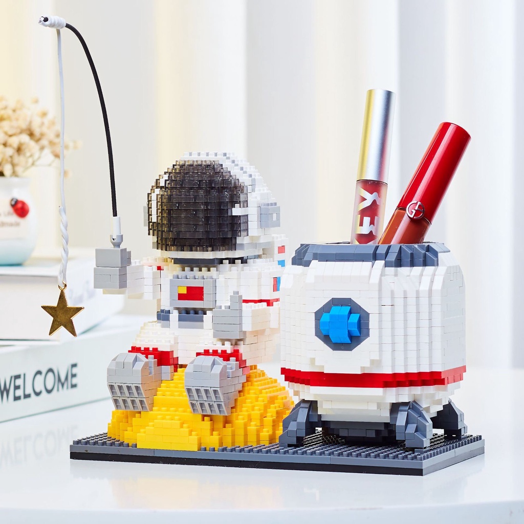 Mô hình phi hành gia lego tặng kèm đèn led đom đóm kích thước lớn trang trí bàn làm việc