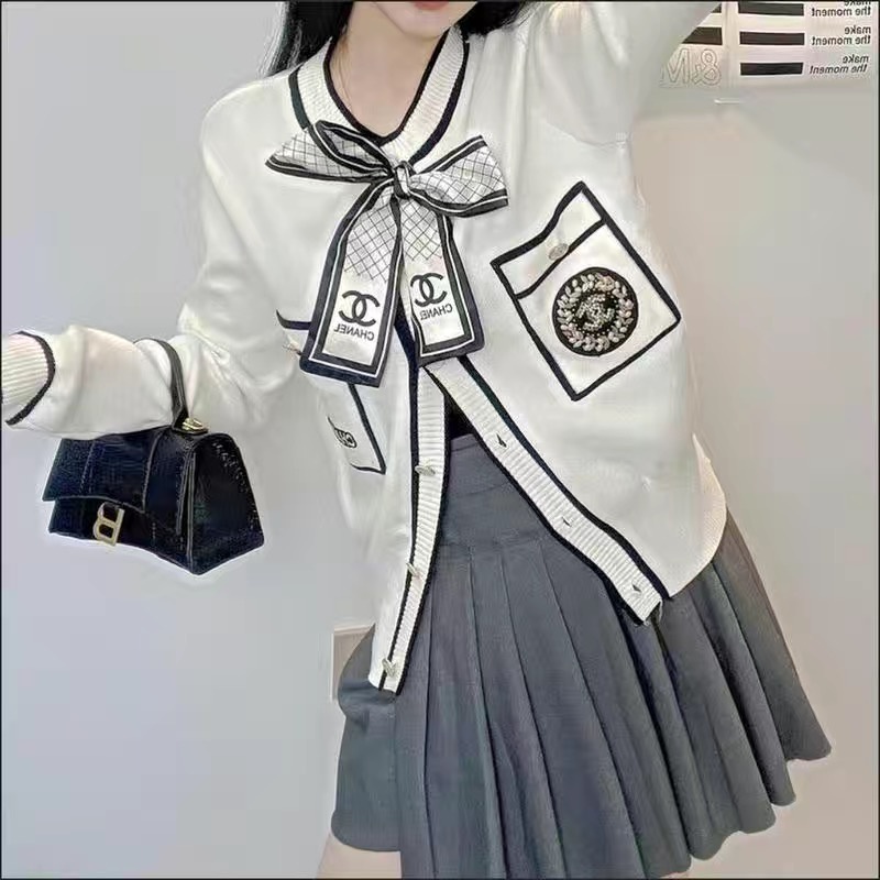 ORDER♥️Áo Len CN 2 Màu(ảnh thật)Size S-&gt;XL Đen Trắng Kèm Khăn Buộc