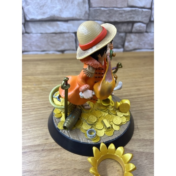 Mô hình - Monkey D. Luffy hủ vàng - Onepiece