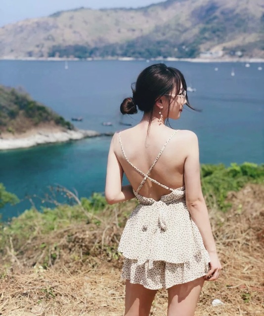 Váy 2 dây chấm bi